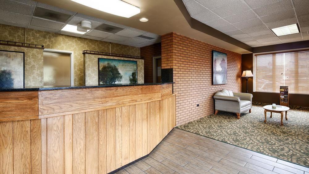 Days Inn By Wyndham Breezewood Exterior photo